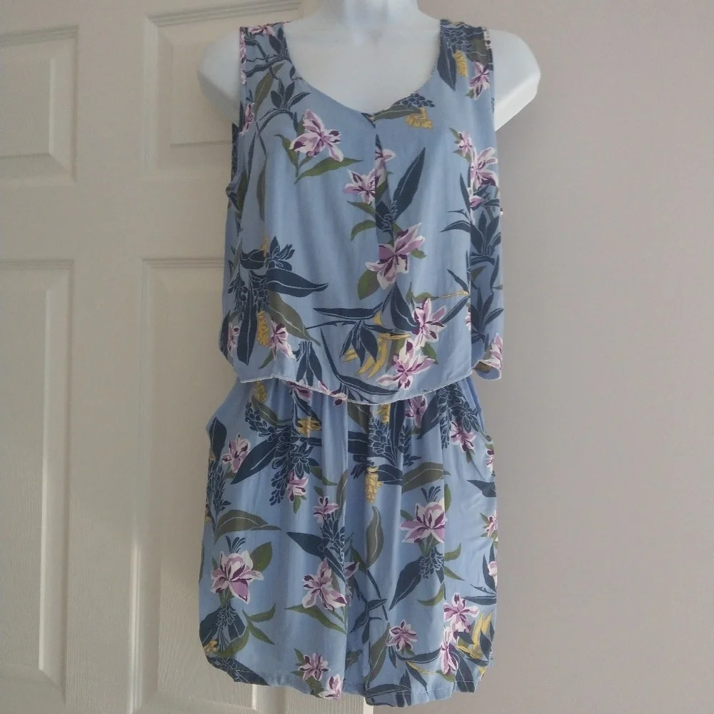 Floral one-piece romper, Size M,‎ NWT